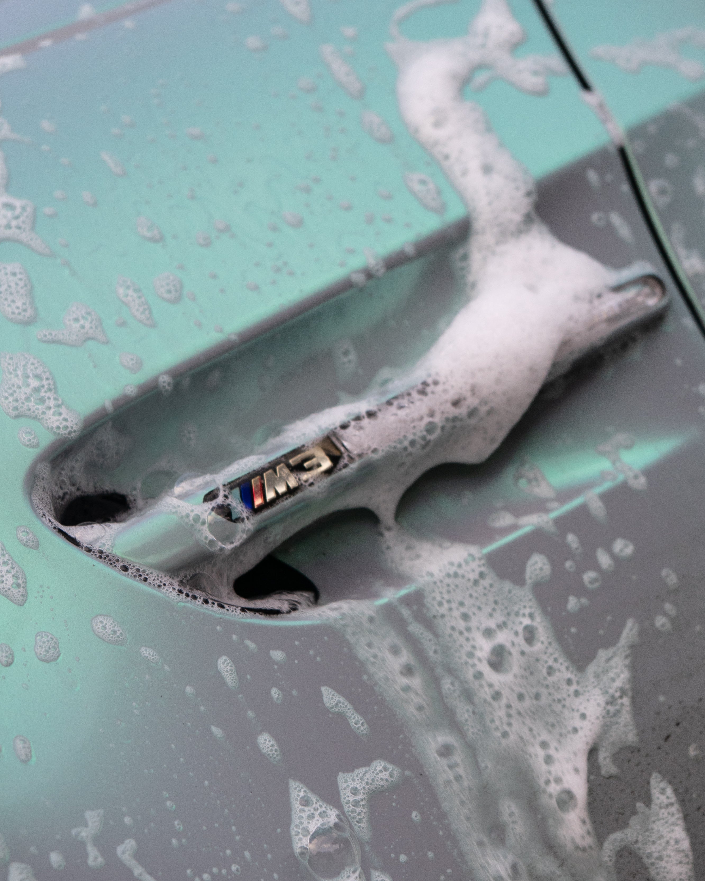 Aura Gloss Boosting Shampoo + 1 Free Garage Pass Card
