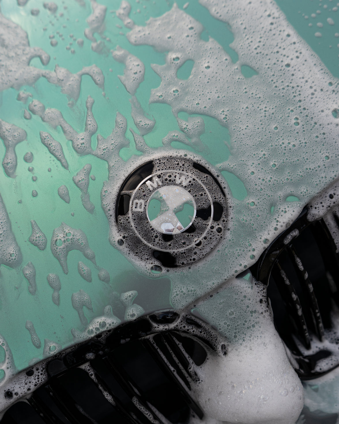 Aura Gloss Boosting Shampoo + 1 Free Garage Pass Card