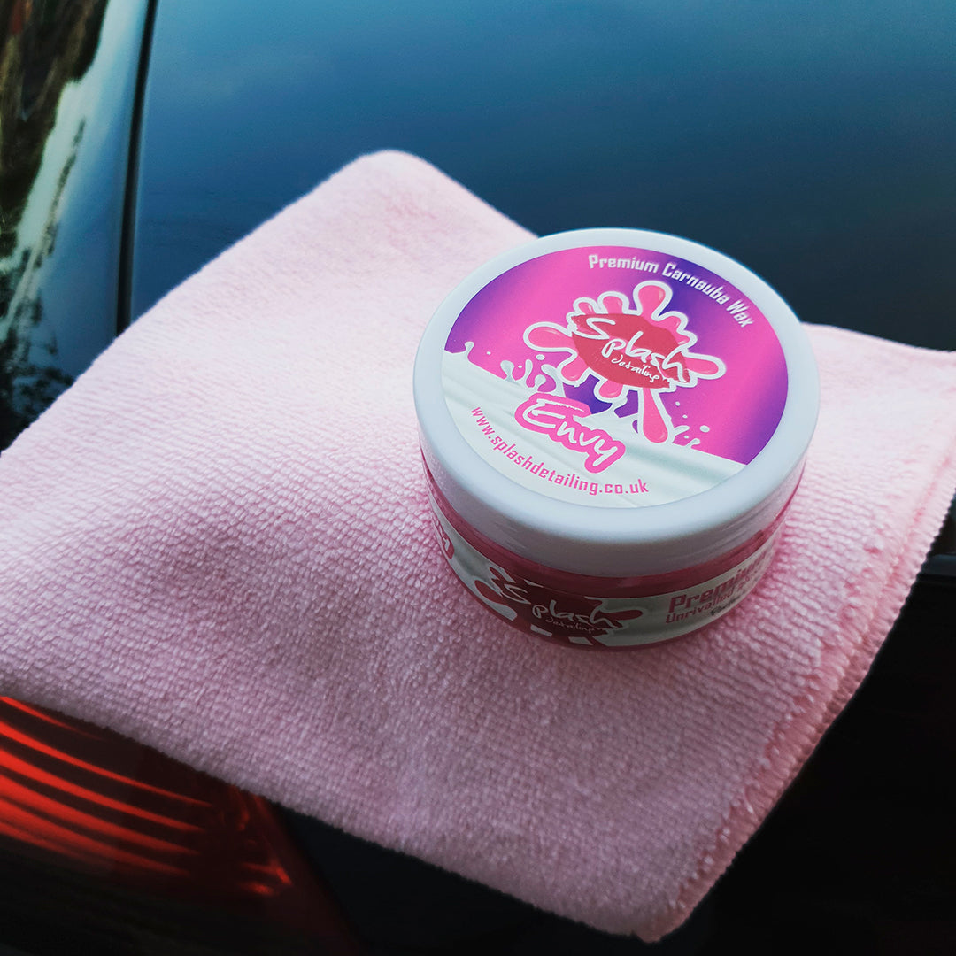 Envy Carnauba Wax (Dark cars)
